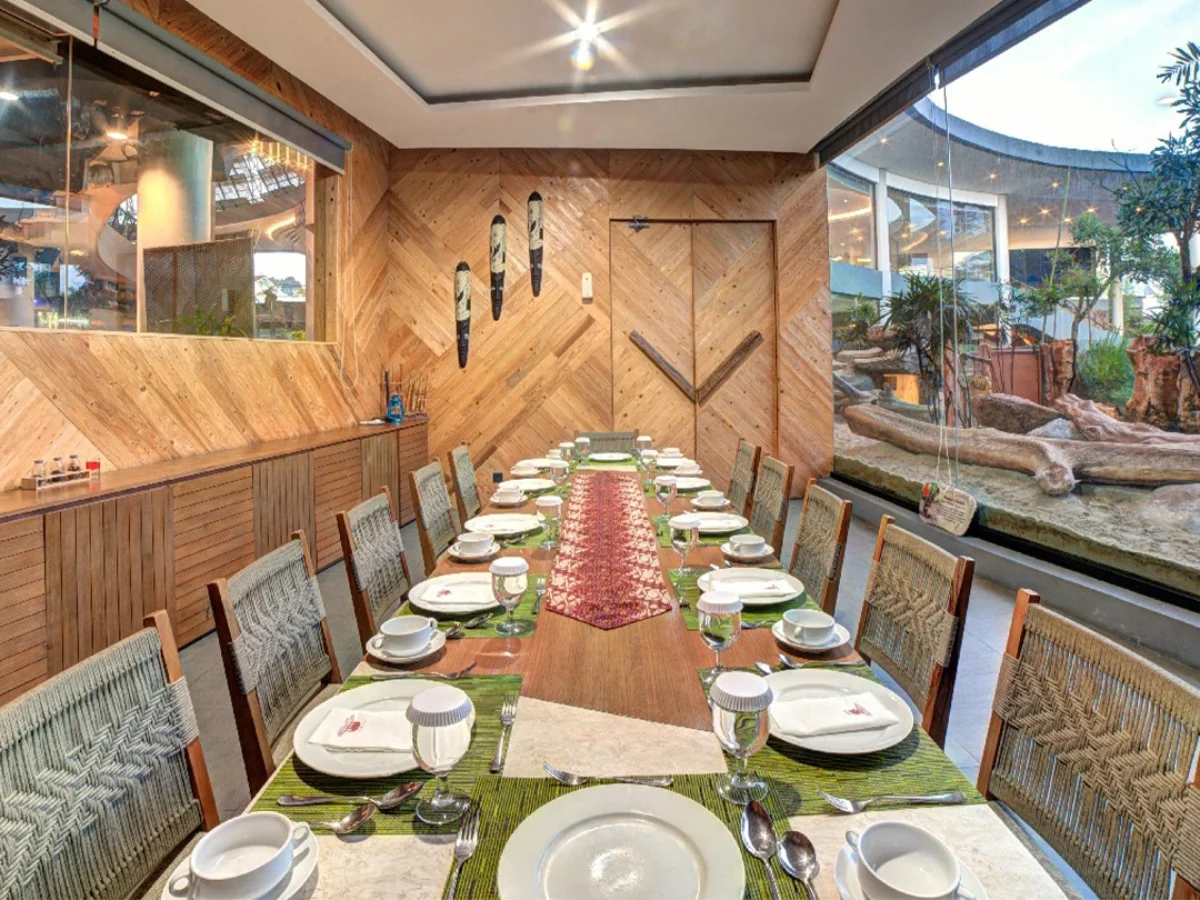 Royal Safari Garden - De’Savanna Restaurant